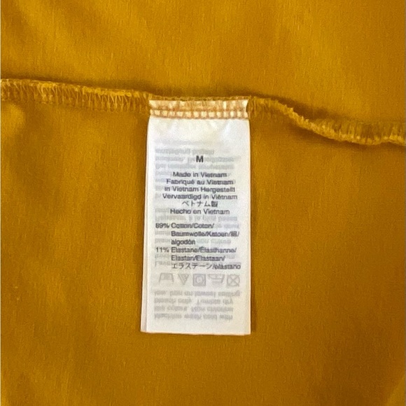 22. J. Crew Tee-Shirt Womans Size-M Square Neckline Mustard Yellow 3/4 Sleeves - Picture 4 of 6